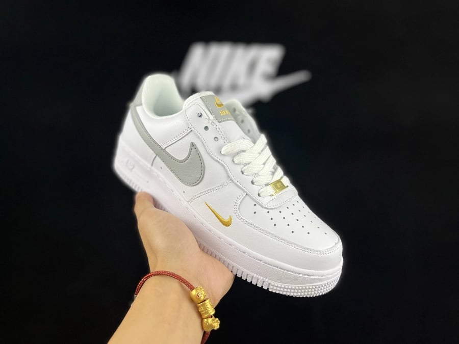 Air Force 1 Low Mini Swoosh Branco Cinza